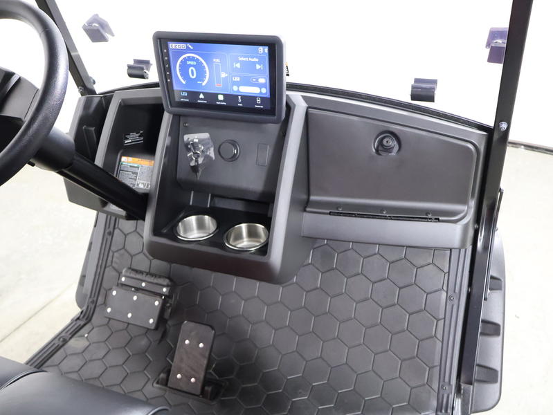 2026 E-Z-GO Express 4 Summit XT Lifted EFI Gas Golf Cart - obrazek 3