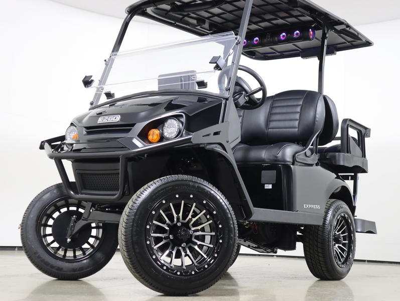 2026 E-Z-GO® Express 4 Summit XT 13.5 HP EFI Gas Lifted 4-Passenger Golf Cart – Bild 3