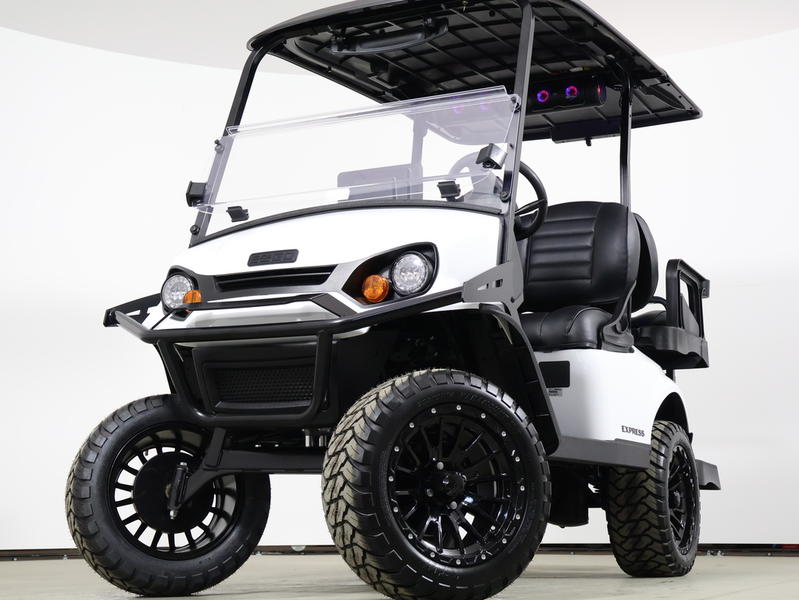 2026 E-Z-GO® Express 4 Summit XT 13.5 HP EFI Gas Lifted Golf Cart - immagine 17