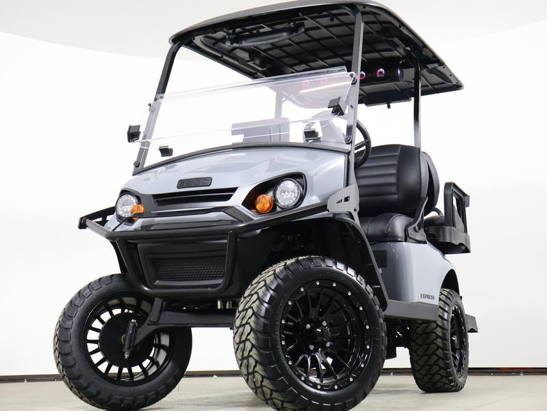2026 E-Z-GO® Express 4 Summit XT 13.5 HP EFI Gas Lifted Golf Cart - immagine 15