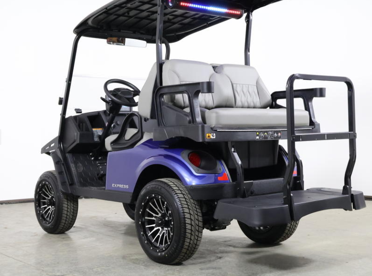 2026 E-Z-GO® Express 4 XTL Electric Blue 13.5 HP EFI Gas Lifted Golf Cart - Imagen 5