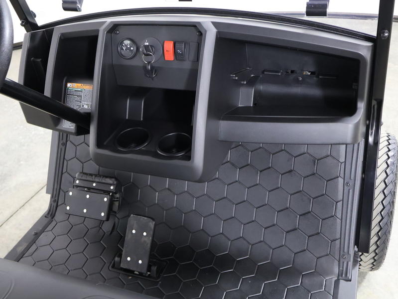 2026 E-Z-GO® Express 6 Touring S 13.5 HP EFI Gas 6-Passenger Golf Cart - immagine 3