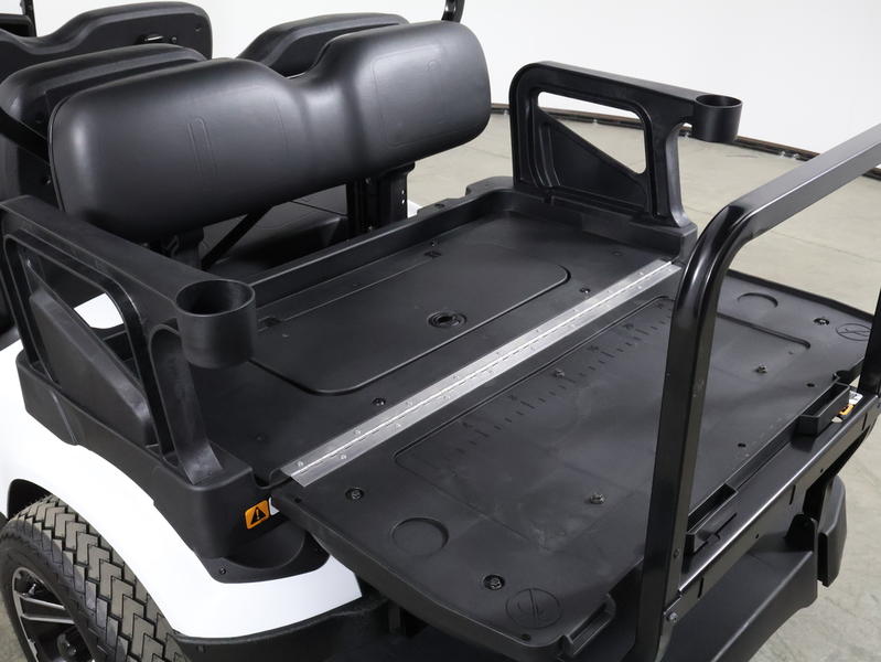 2026 E-Z-GO® Express 6 Touring S 13.5 HP EFI Gas 6-Passenger Golf Cart - immagine 4